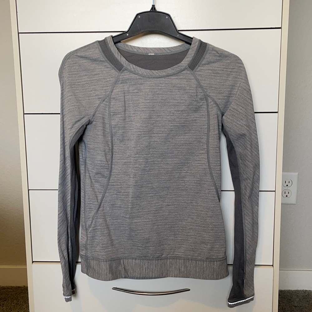 Lululemon Size 4 Grey Long sleeve
